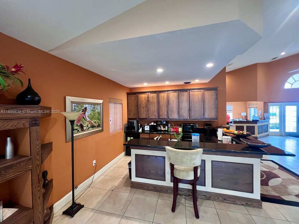 Recently Rented: $2,200 (2 beds, 2 baths, 1030 Square Feet)