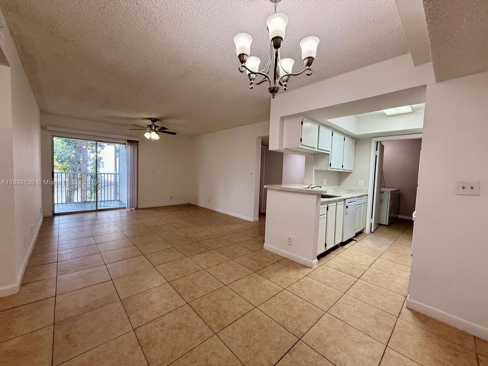 Recently Rented: $2,200 (2 beds, 2 baths, 1030 Square Feet)