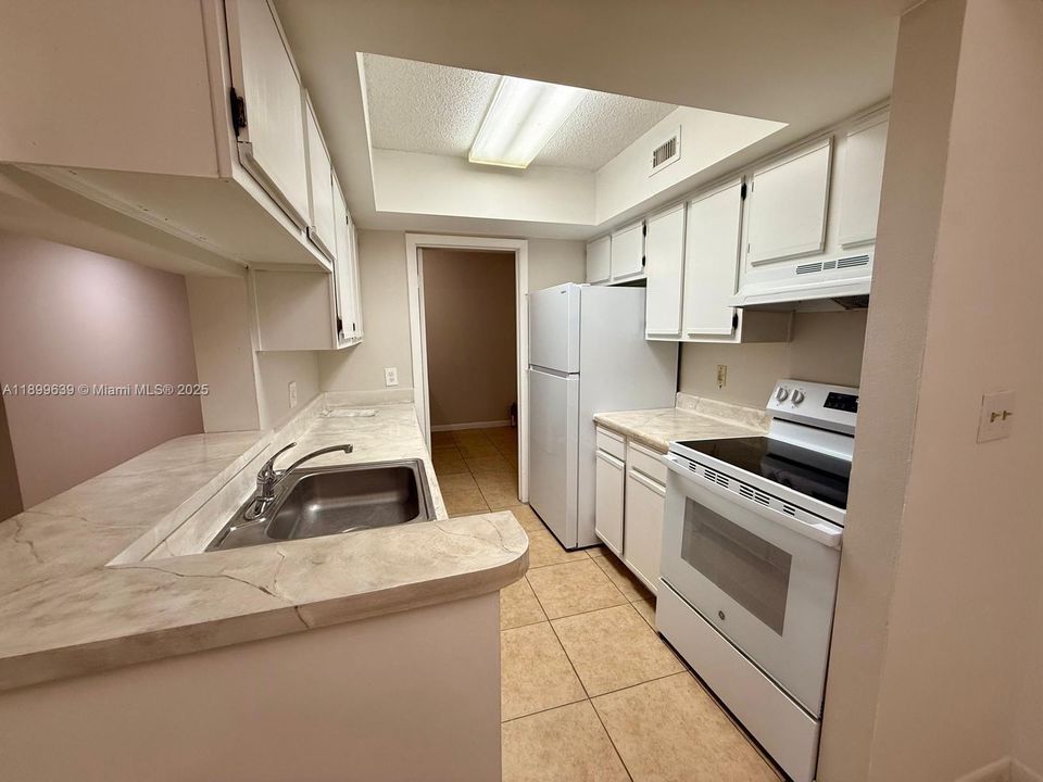 Recently Rented: $2,200 (2 beds, 2 baths, 1030 Square Feet)