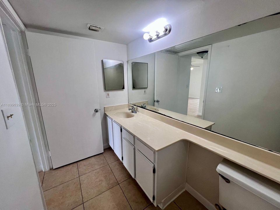 Recently Rented: $2,200 (2 beds, 2 baths, 1030 Square Feet)