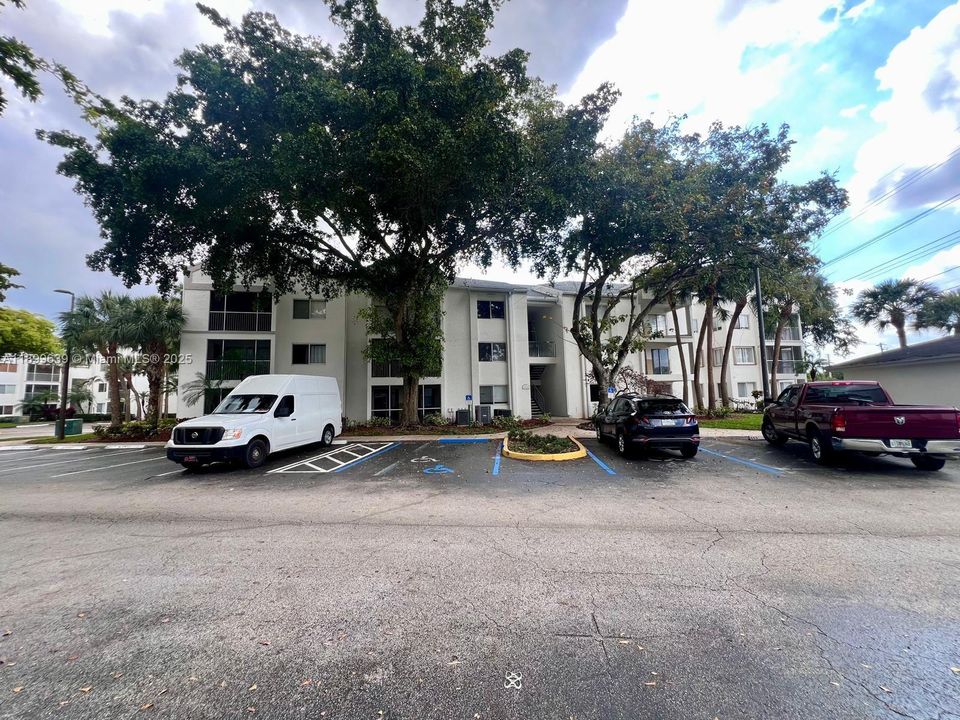 Recently Rented: $2,200 (2 beds, 2 baths, 1030 Square Feet)