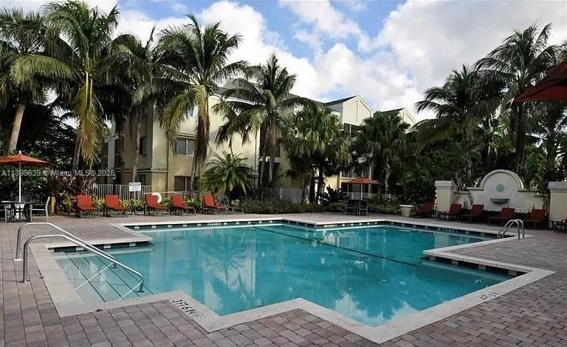 Recently Rented: $2,200 (2 beds, 2 baths, 1030 Square Feet)