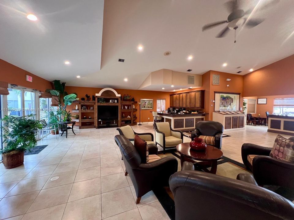 Recently Rented: $2,200 (2 beds, 2 baths, 1030 Square Feet)