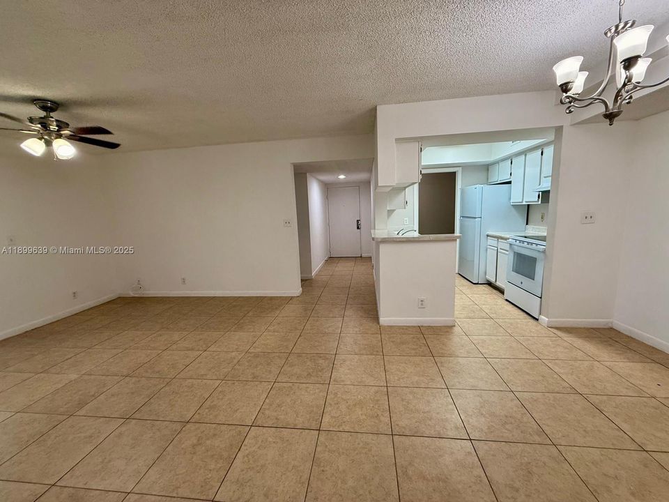 Recently Rented: $2,200 (2 beds, 2 baths, 1030 Square Feet)