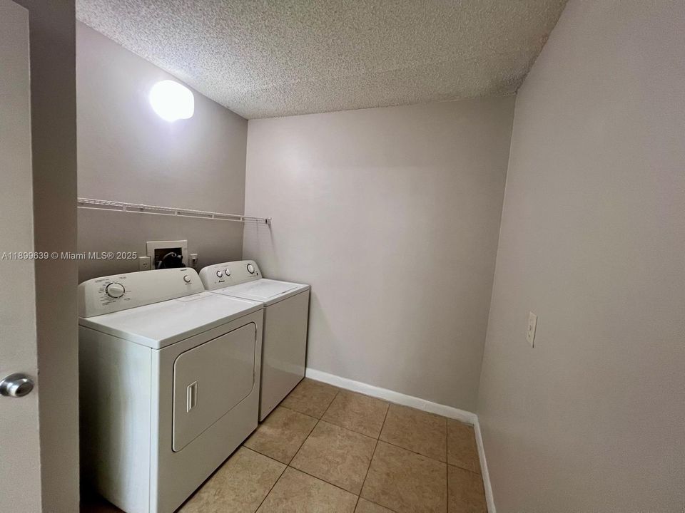 Recently Rented: $2,200 (2 beds, 2 baths, 1030 Square Feet)