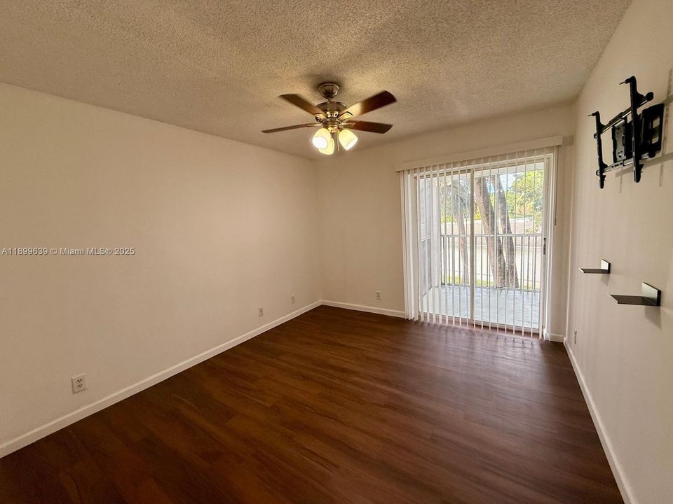 Recently Rented: $2,200 (2 beds, 2 baths, 1030 Square Feet)