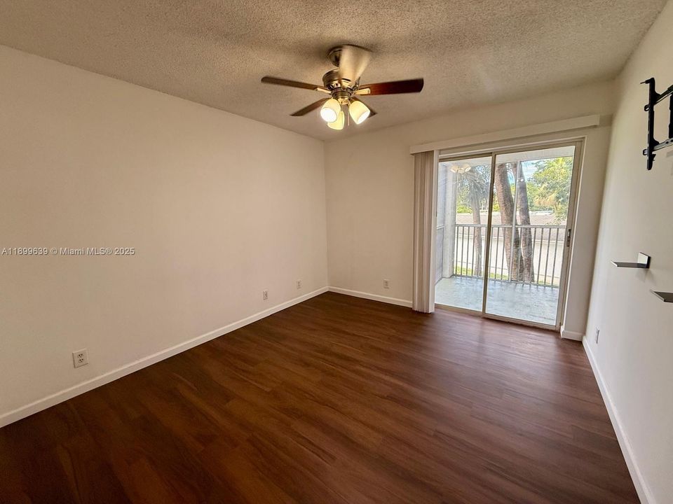 Recently Rented: $2,200 (2 beds, 2 baths, 1030 Square Feet)