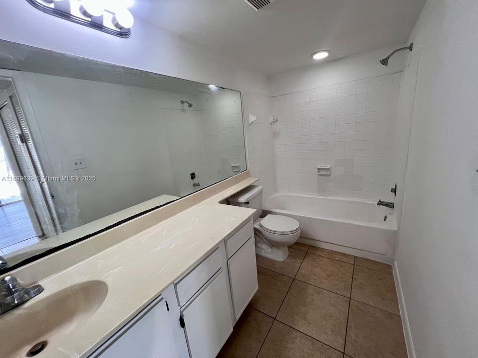 Recently Rented: $2,200 (2 beds, 2 baths, 1030 Square Feet)