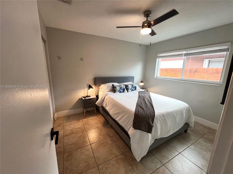 Active With Contract: $2,199 (2 beds, 1 baths, 805 Square Feet)