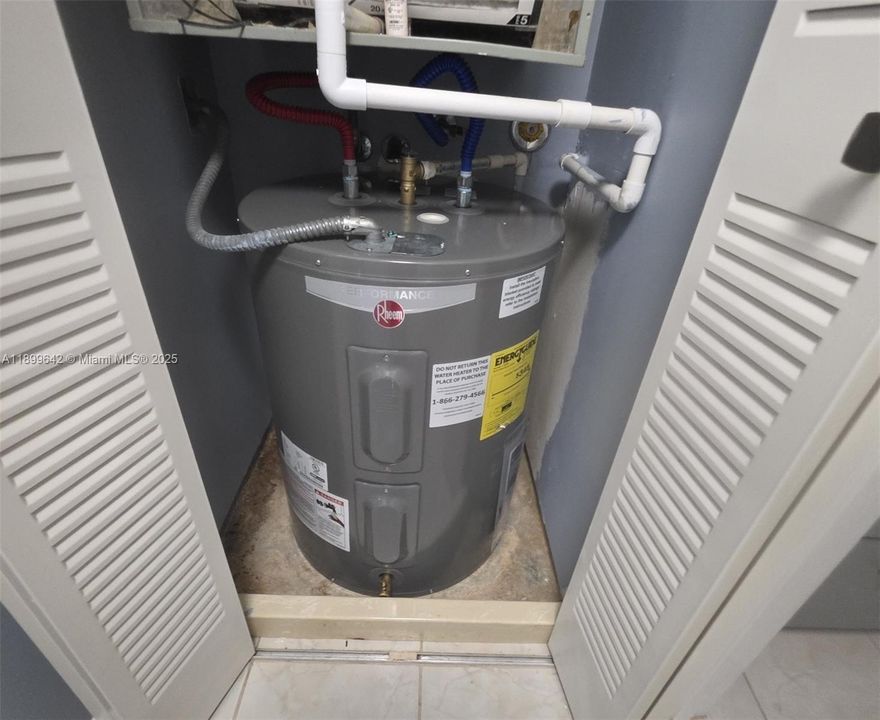 For Sale: $255,000 (2 beds, 2 baths, 1385 Square Feet)