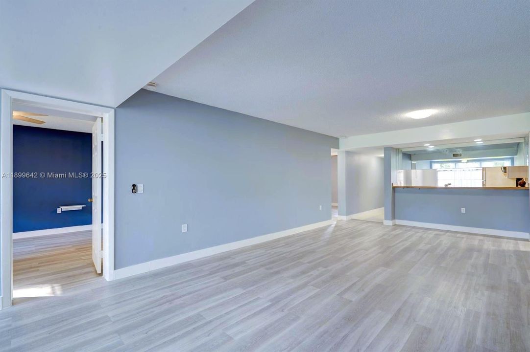 For Sale: $255,000 (2 beds, 2 baths, 1385 Square Feet)