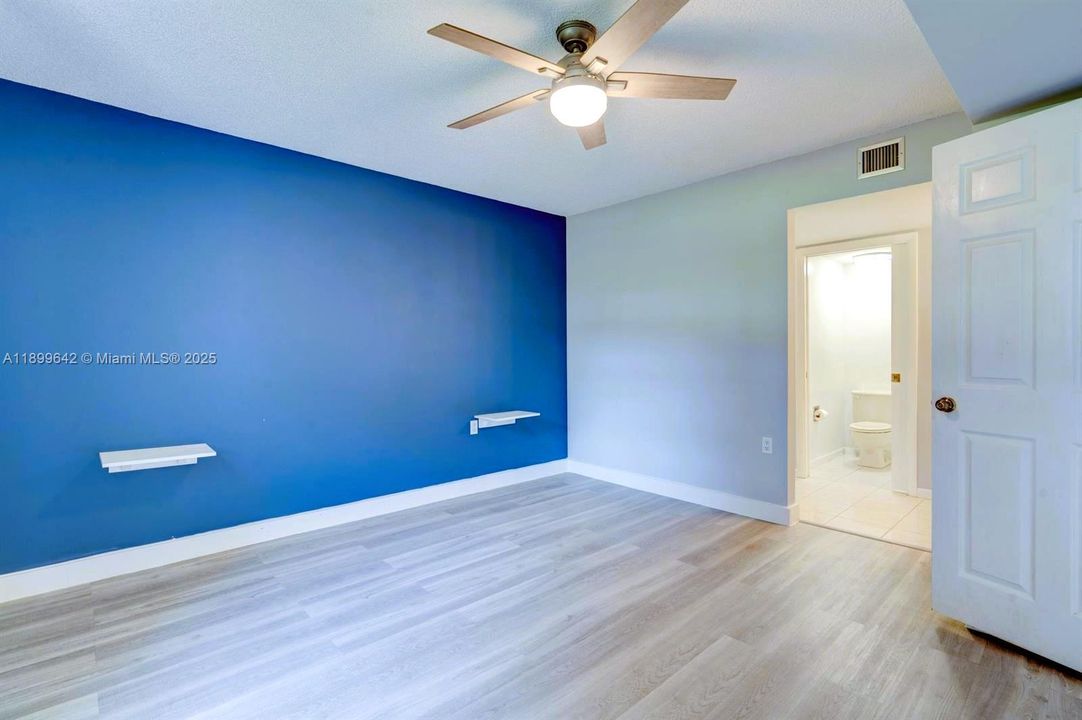 For Sale: $255,000 (2 beds, 2 baths, 1385 Square Feet)