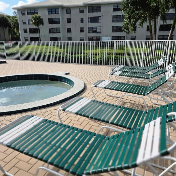 For Sale: $255,000 (2 beds, 2 baths, 1385 Square Feet)