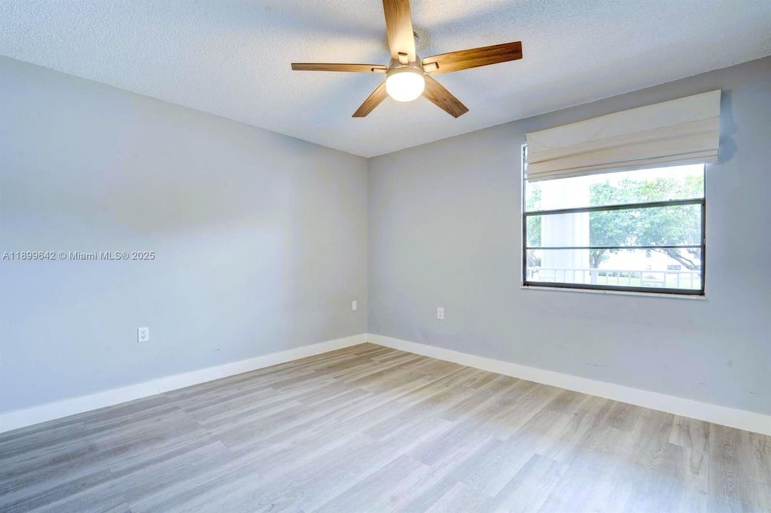 For Sale: $255,000 (2 beds, 2 baths, 1385 Square Feet)
