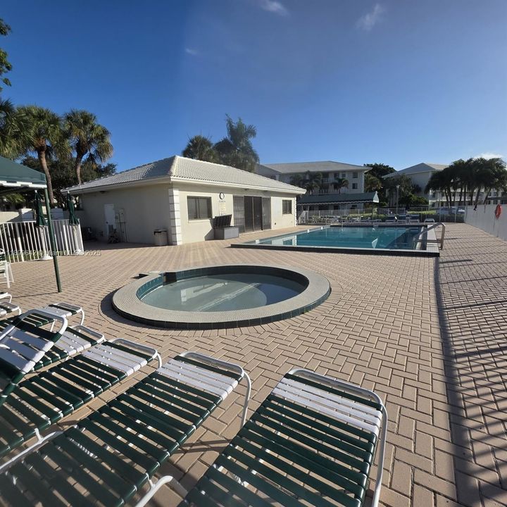 For Sale: $255,000 (2 beds, 2 baths, 1385 Square Feet)