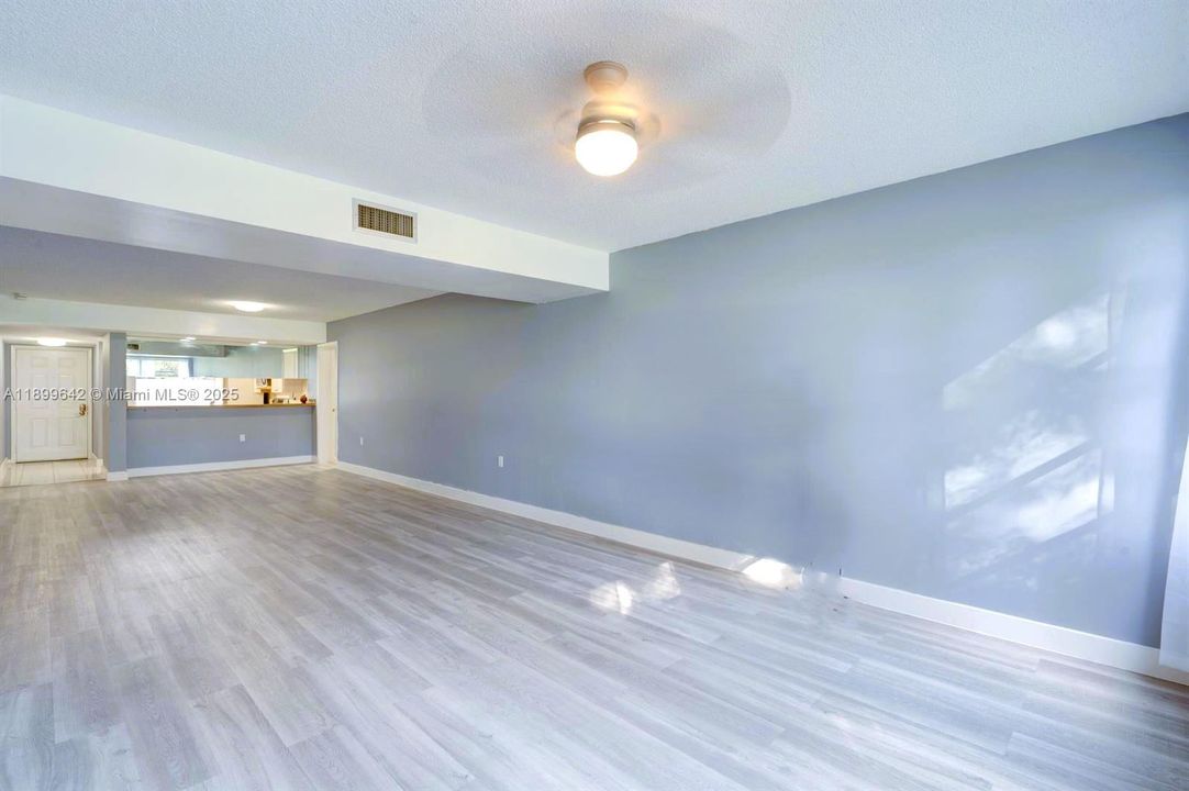 For Sale: $255,000 (2 beds, 2 baths, 1385 Square Feet)