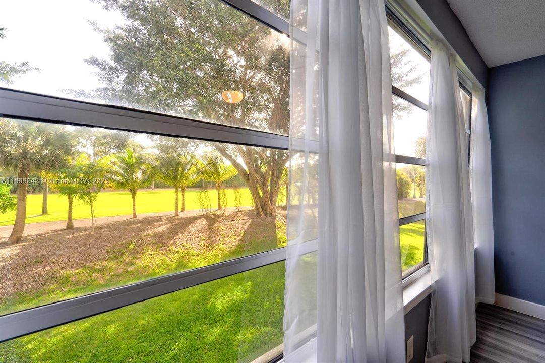 For Sale: $255,000 (2 beds, 2 baths, 1385 Square Feet)