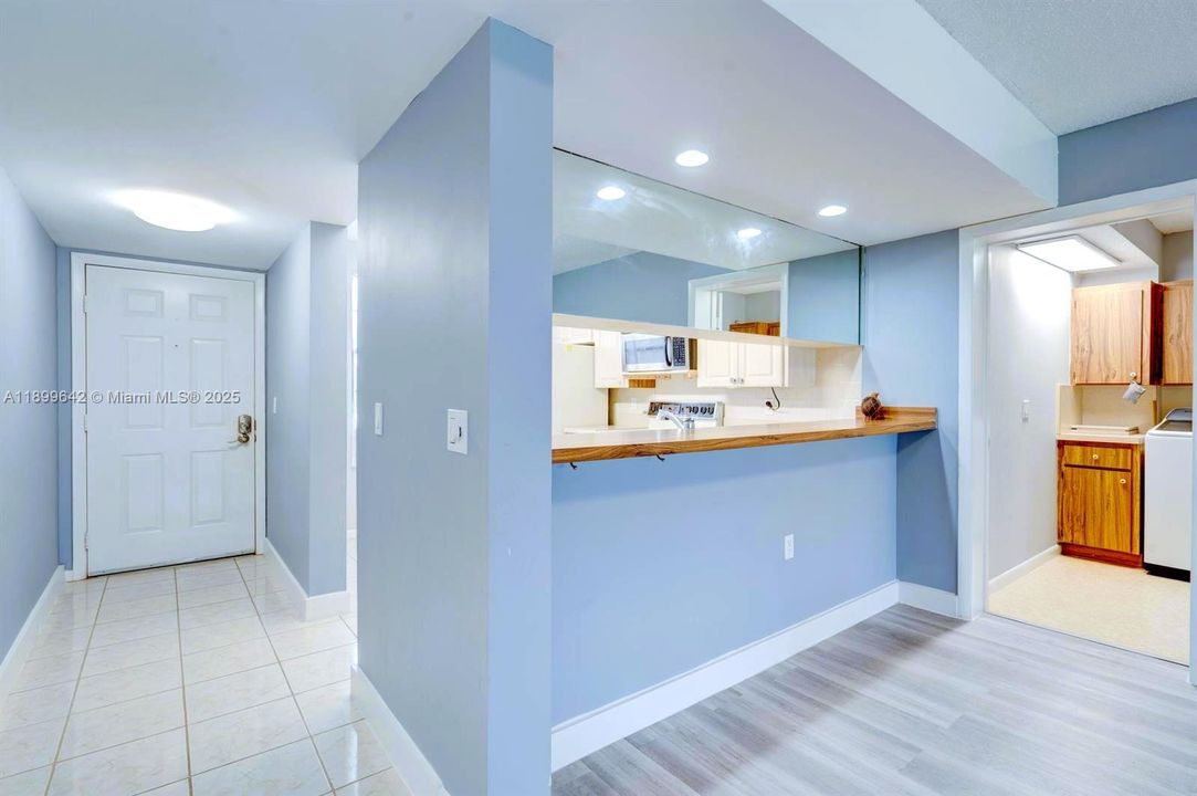 For Sale: $255,000 (2 beds, 2 baths, 1385 Square Feet)