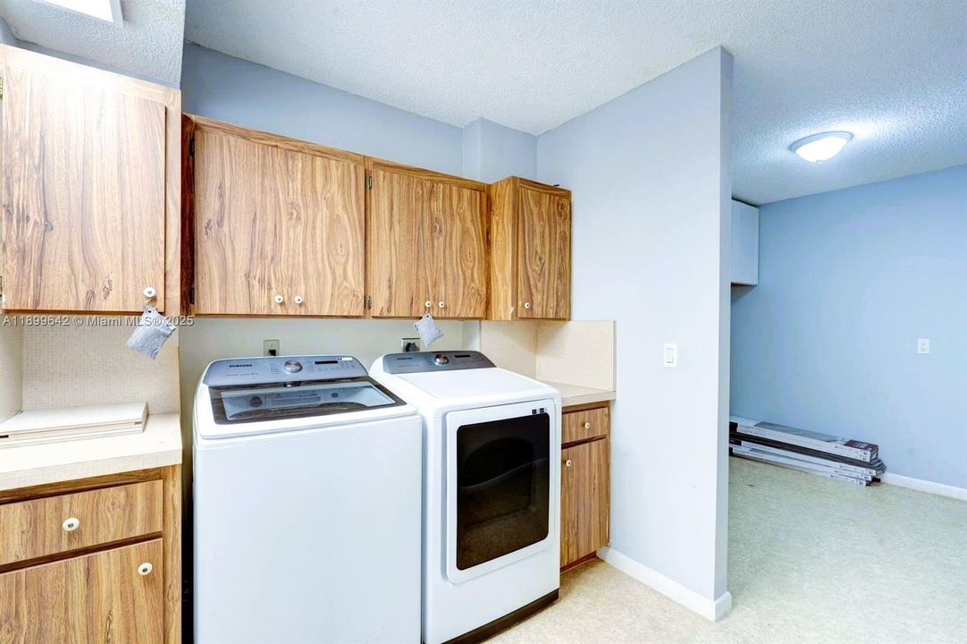 For Sale: $255,000 (2 beds, 2 baths, 1385 Square Feet)