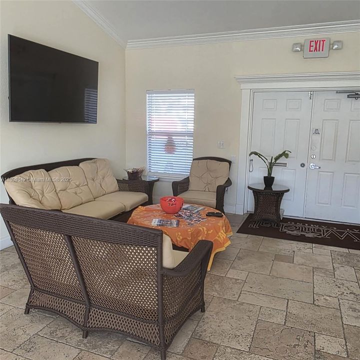 For Sale: $255,000 (2 beds, 2 baths, 1385 Square Feet)