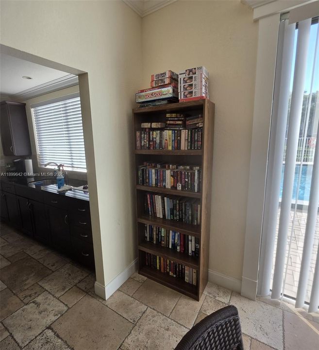 For Sale: $255,000 (2 beds, 2 baths, 1385 Square Feet)