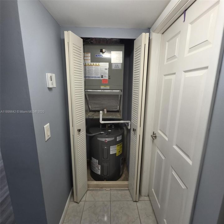 For Sale: $255,000 (2 beds, 2 baths, 1385 Square Feet)