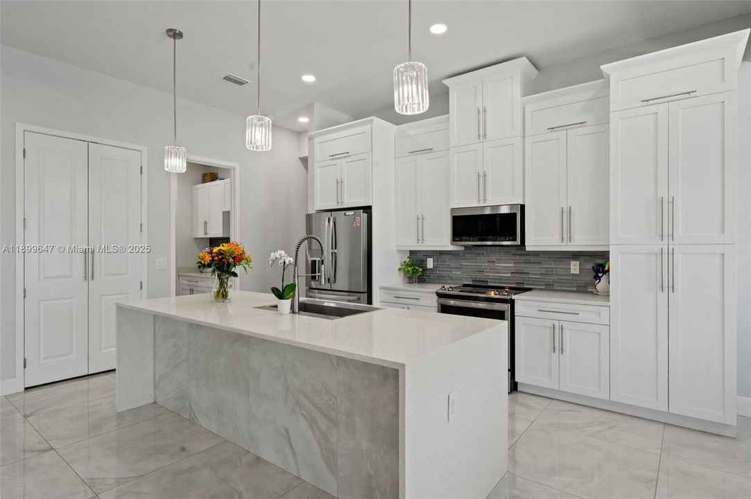 待售: $629,900 (4 贝兹, 4 浴室, 0 平方英尺)