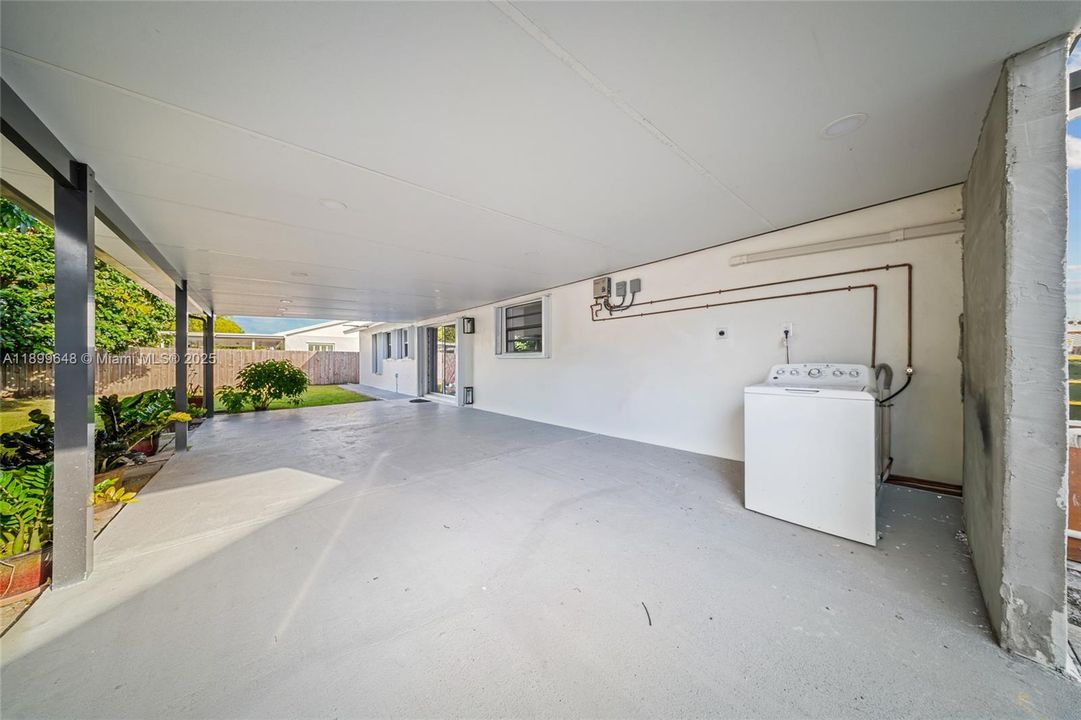 Recently Sold: $625,000 (4 beds, 3 baths, 1256 Square Feet)