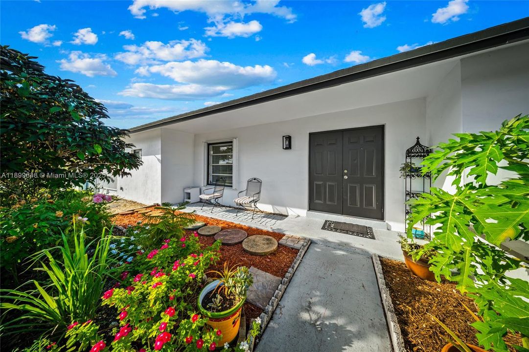 Recently Sold: $625,000 (4 beds, 3 baths, 1256 Square Feet)