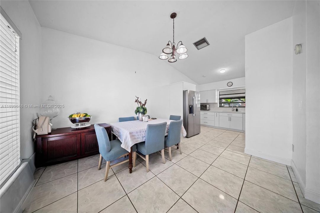 Recently Sold: $625,000 (4 beds, 3 baths, 1256 Square Feet)