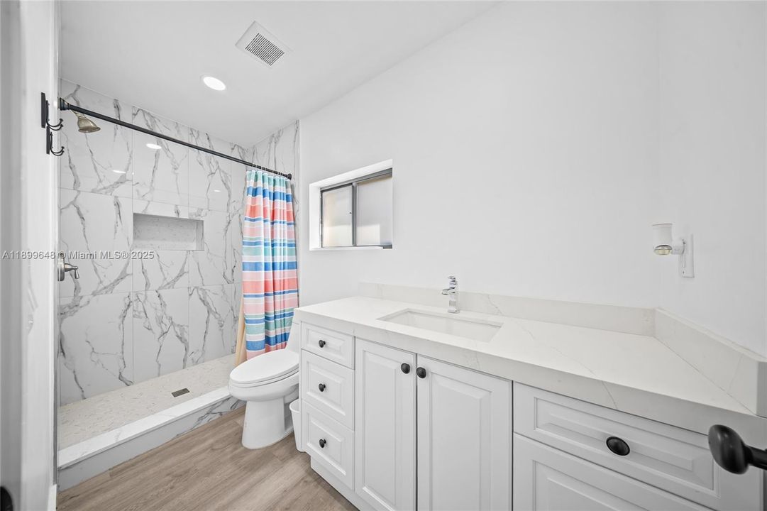 Recently Sold: $625,000 (4 beds, 3 baths, 1256 Square Feet)