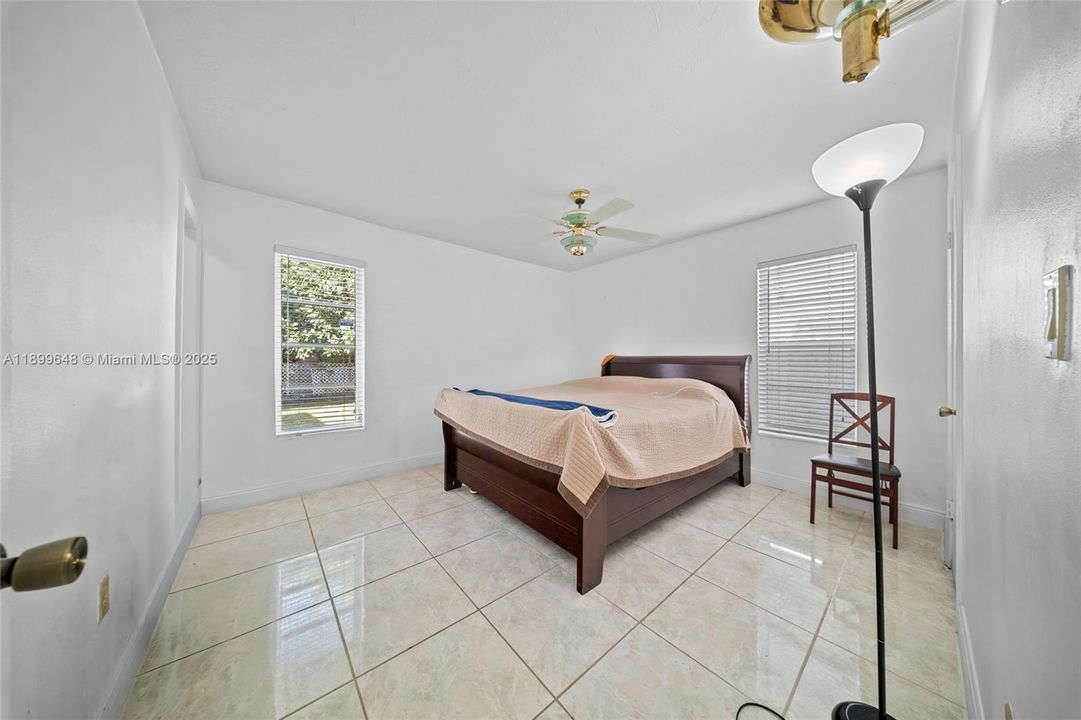 Recently Sold: $625,000 (4 beds, 3 baths, 1256 Square Feet)