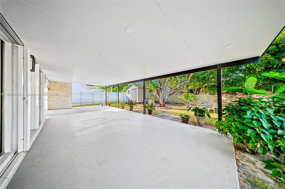 Recently Sold: $625,000 (4 beds, 3 baths, 1256 Square Feet)