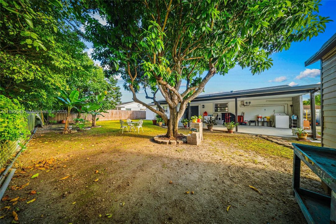 Recently Sold: $625,000 (4 beds, 3 baths, 1256 Square Feet)