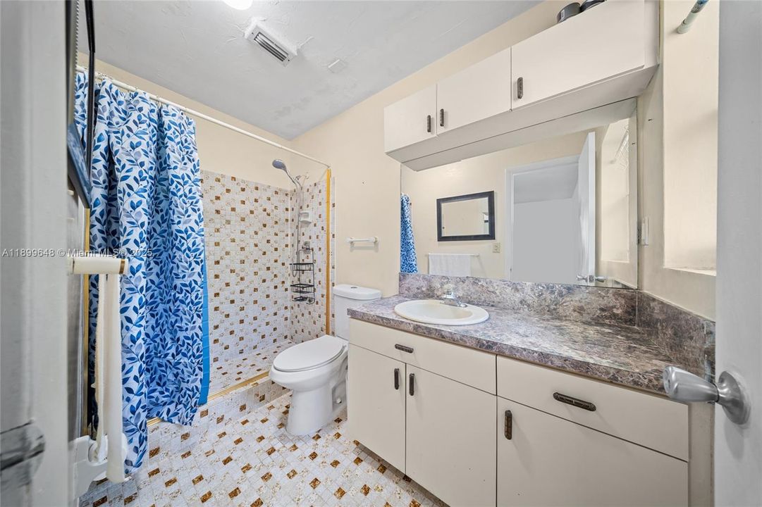 Recently Sold: $625,000 (4 beds, 3 baths, 1256 Square Feet)