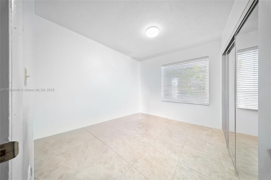 Recently Sold: $625,000 (4 beds, 3 baths, 1256 Square Feet)