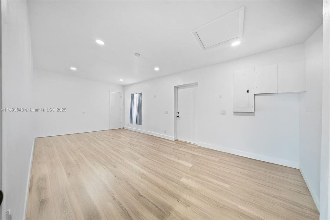 Recently Sold: $625,000 (4 beds, 3 baths, 1256 Square Feet)