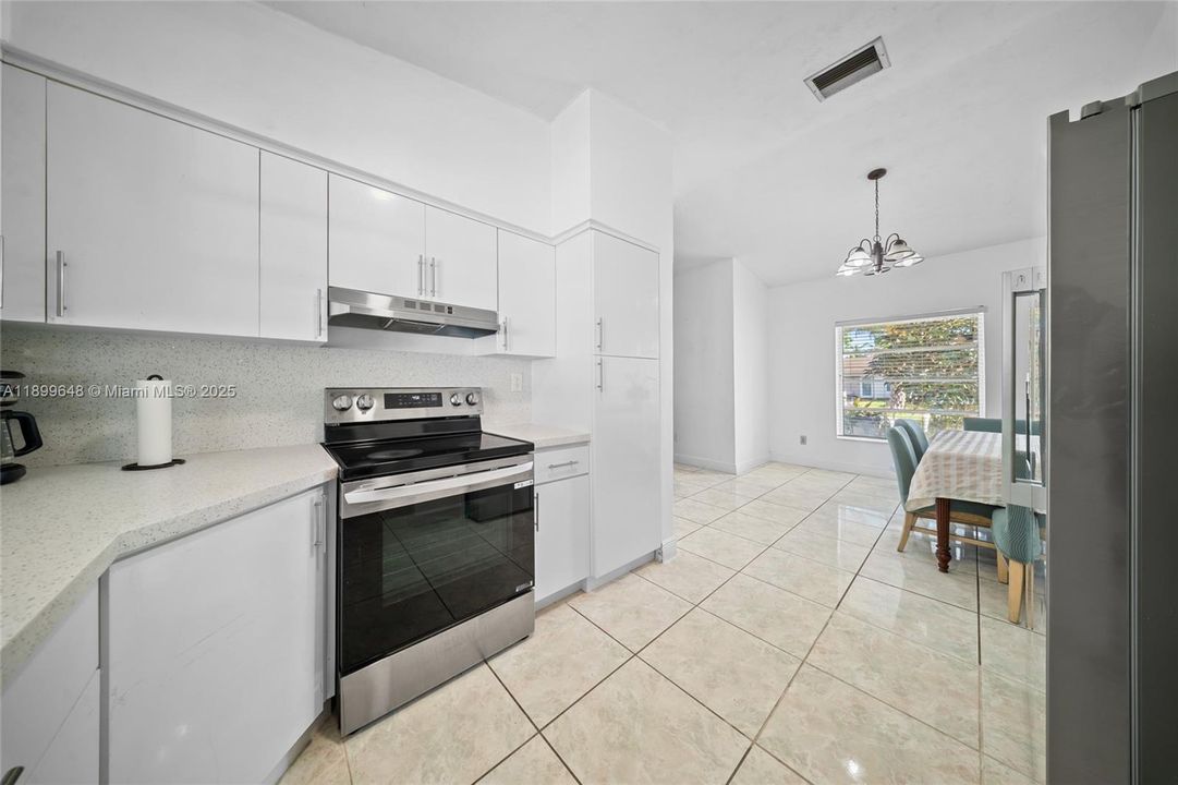 Recently Sold: $625,000 (4 beds, 3 baths, 1256 Square Feet)