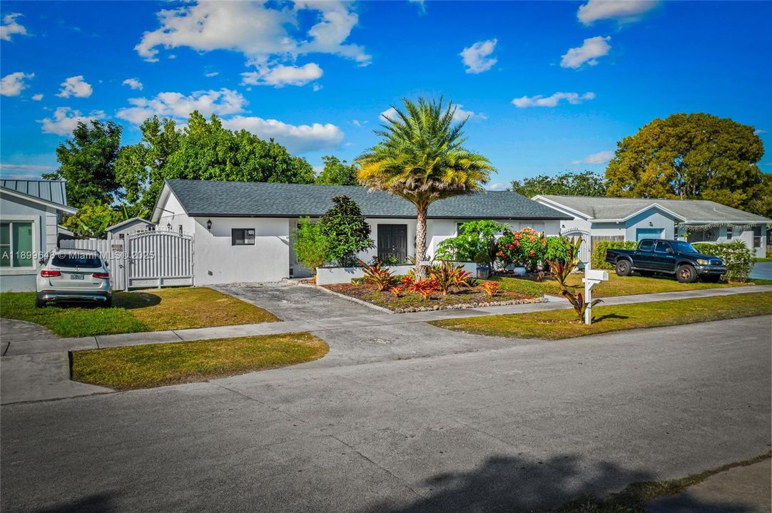 Recently Sold: $625,000 (4 beds, 3 baths, 1256 Square Feet)