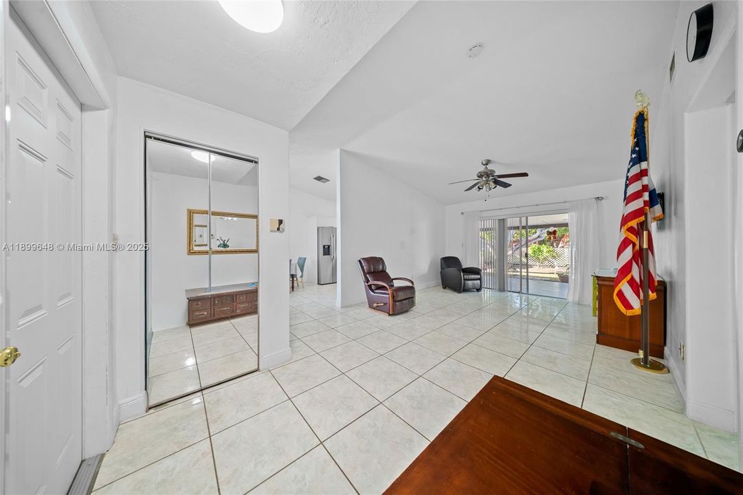 Recently Sold: $625,000 (4 beds, 3 baths, 1256 Square Feet)