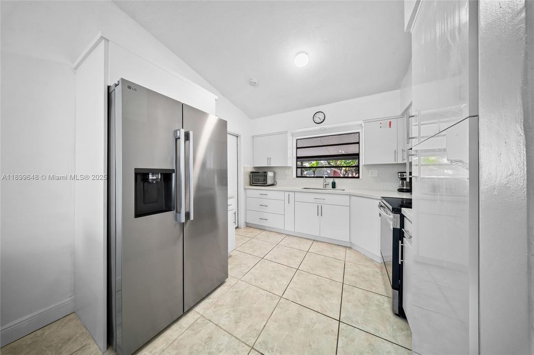 Recently Sold: $625,000 (4 beds, 3 baths, 1256 Square Feet)