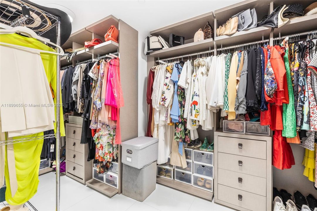 For Sale: $17,500,000 (5 beds, 5 baths, 5586 Square Feet)