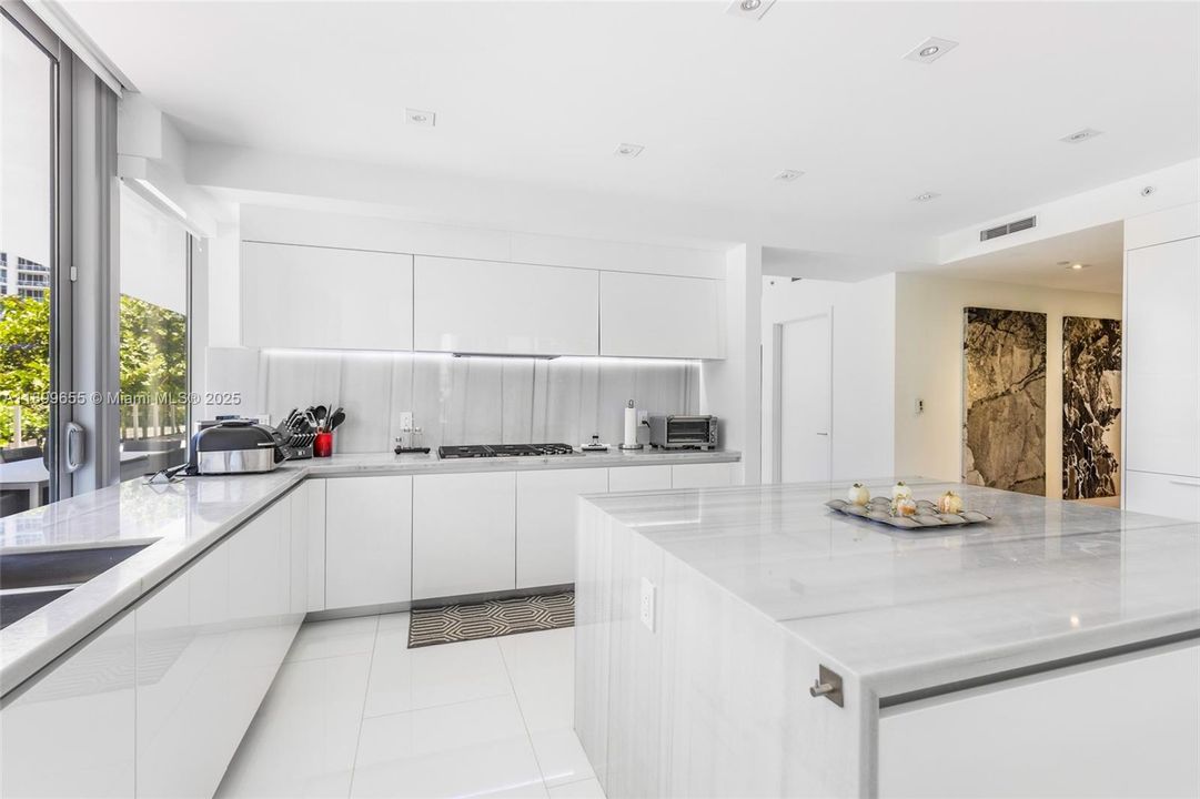 For Sale: $17,500,000 (5 beds, 5 baths, 5586 Square Feet)