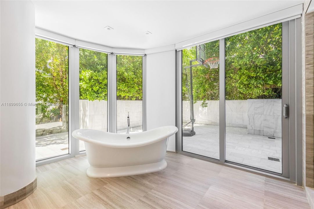 For Sale: $17,500,000 (5 beds, 5 baths, 5586 Square Feet)