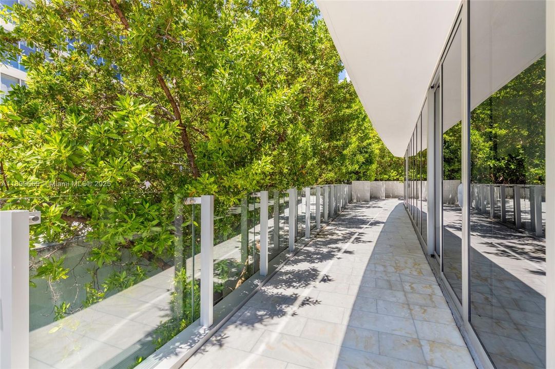 For Sale: $17,500,000 (5 beds, 5 baths, 5586 Square Feet)