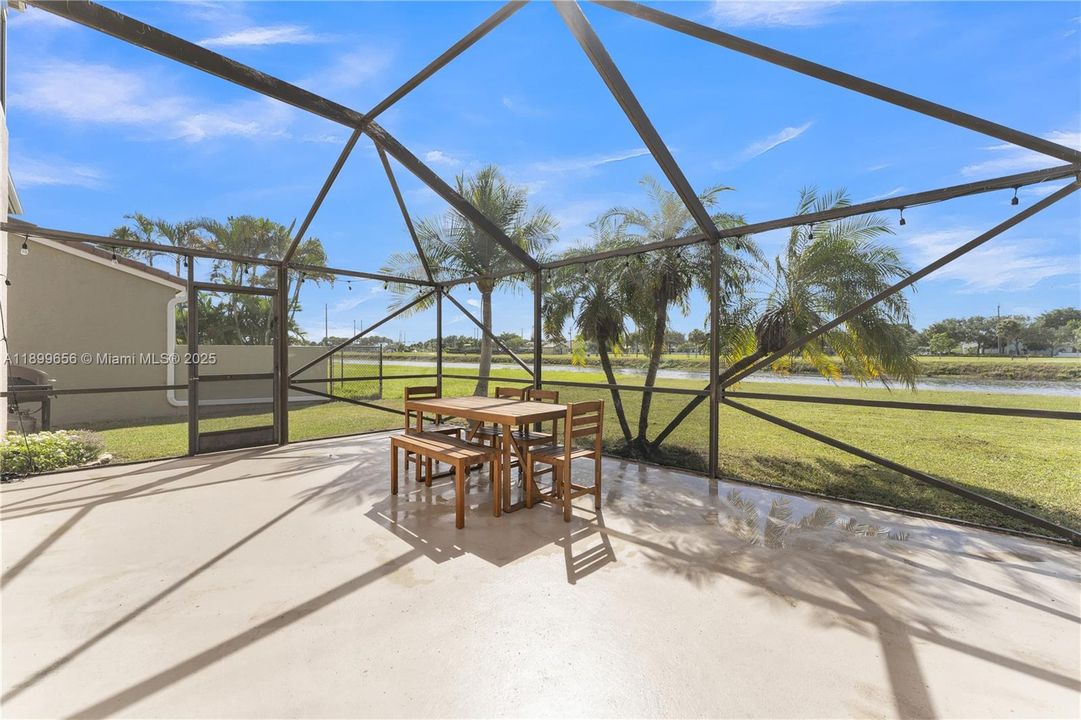 Active With Contract: $554,000 (3 beds, 3 baths, 1749 Square Feet)