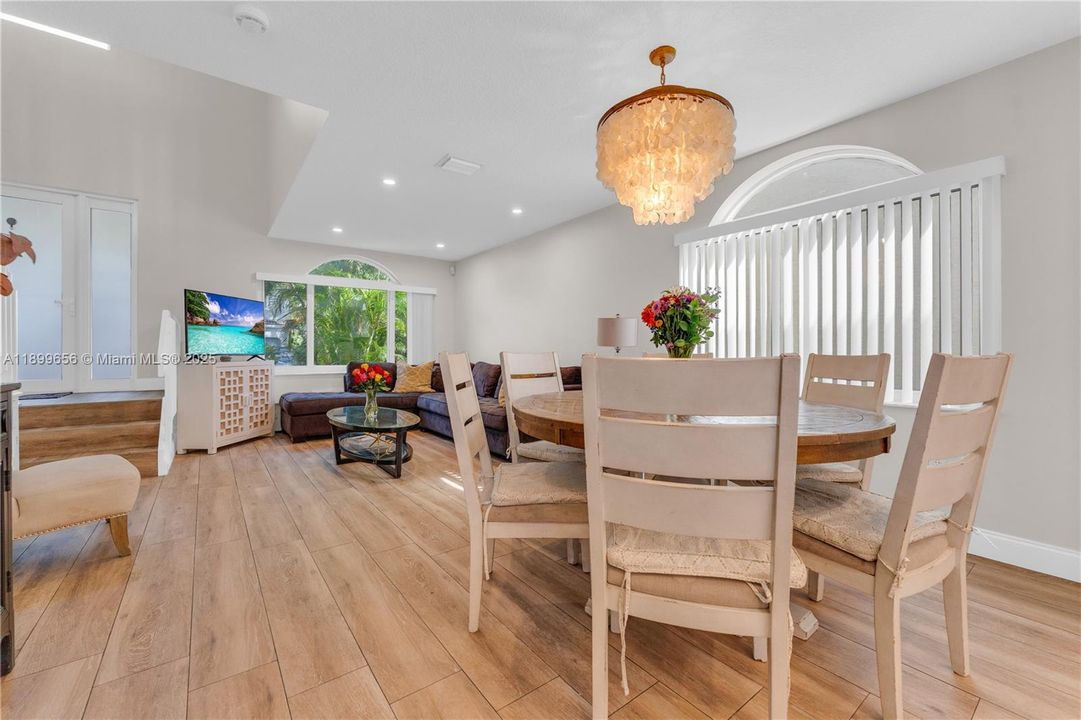 Active With Contract: $554,000 (3 beds, 3 baths, 1749 Square Feet)