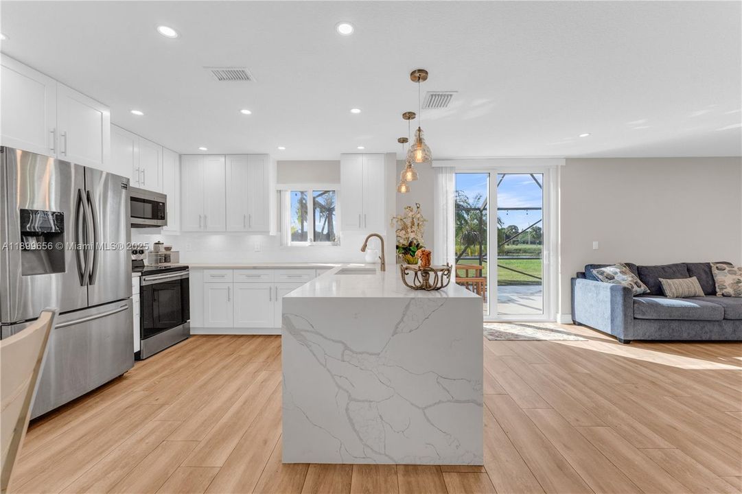 Active With Contract: $554,000 (3 beds, 3 baths, 1749 Square Feet)