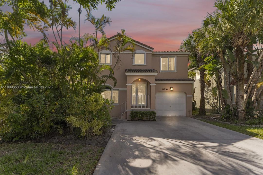 Active With Contract: $554,000 (3 beds, 3 baths, 1749 Square Feet)