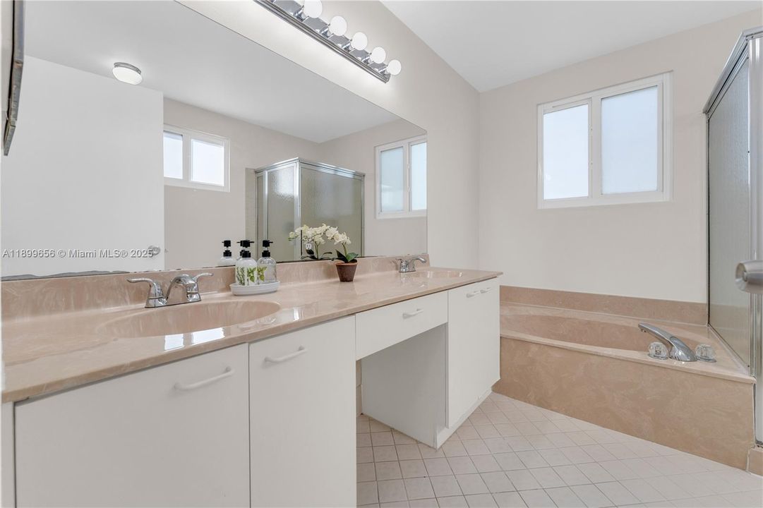 Active With Contract: $554,000 (3 beds, 3 baths, 1749 Square Feet)